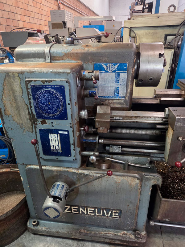 Torno convencional marca Amutio Modelo HB575