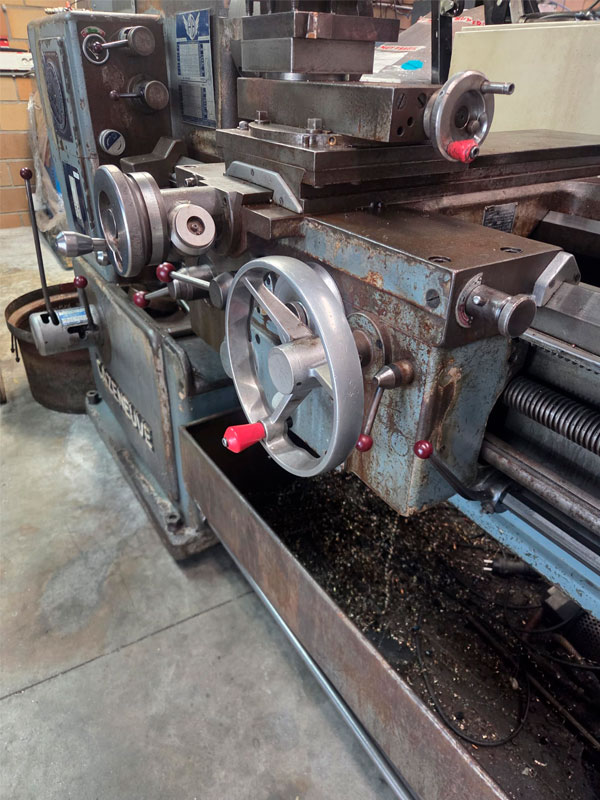 Torno convencional marca Amutio Modelo HB575